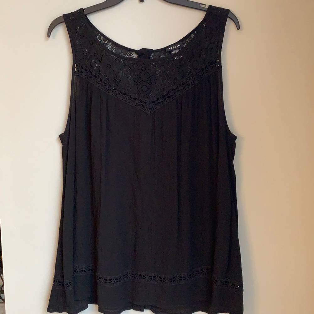 🌷✨Torrid sleeveless top NWOT✨🌷